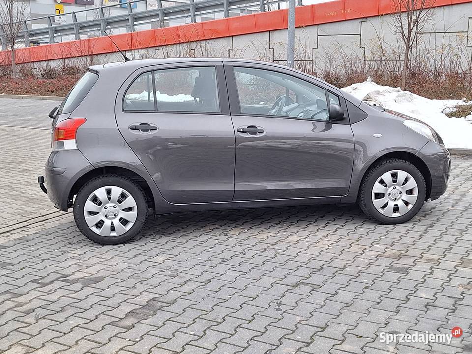 Toyota Yaris II Lift klimatyzacja AUX Niski Równe