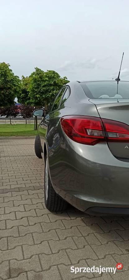 Opel Astra sedan 16 salon polska skóry światła przeciwmgielne Białystok