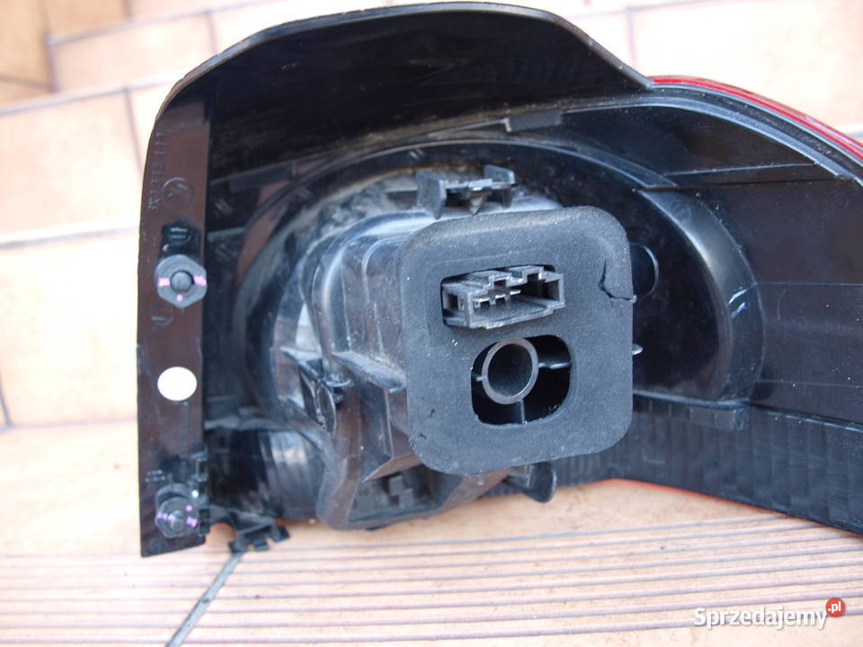 VW Golf VI 6 lampa lewa tył 3 5 drzwi 2008 2013r osobowe