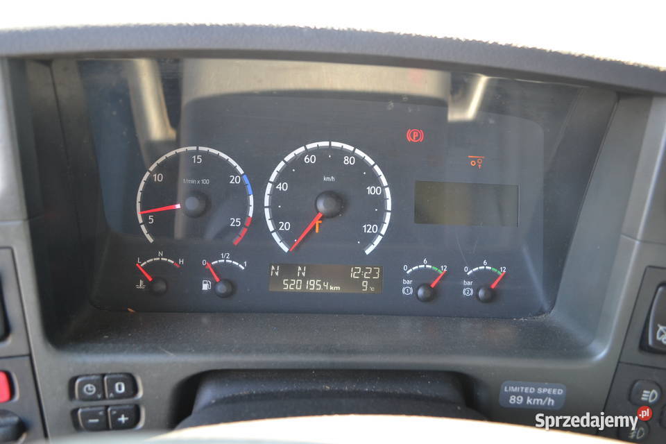 Scania P 310 TRZECIA OŚ SKRĘTNA PLATFORMA dł 735 hak Radom