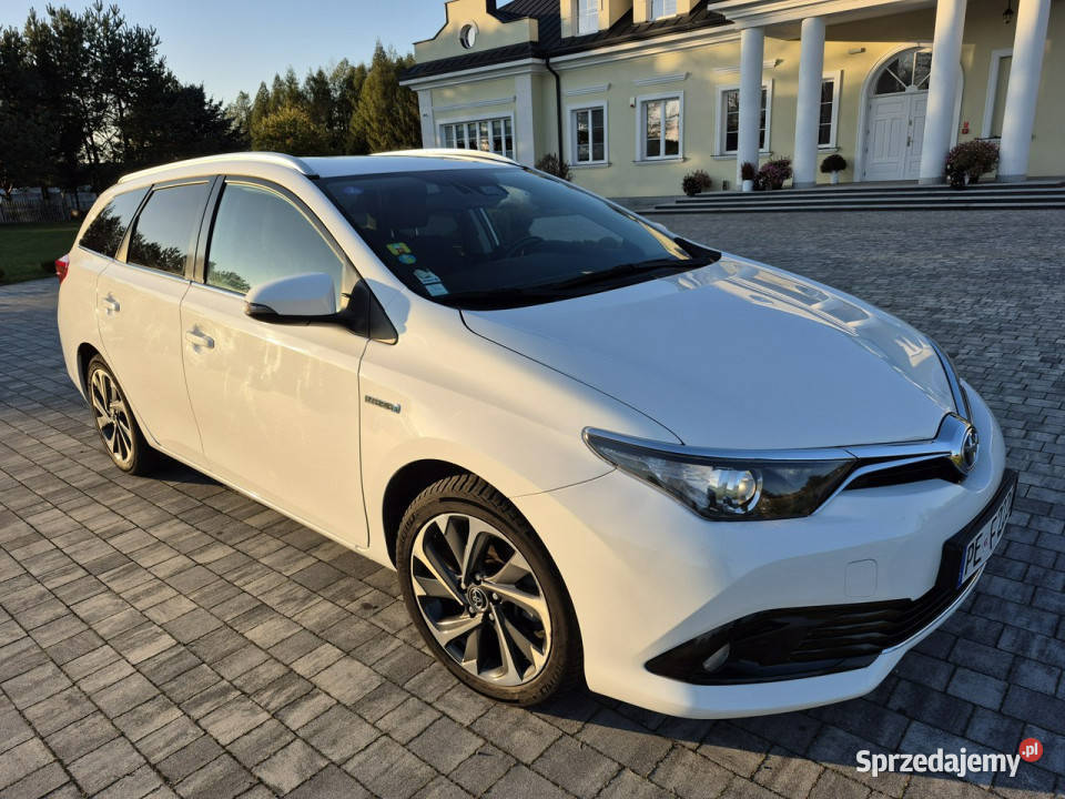 Toyota Auris 18 hybrid climatronic kamera grzane Rok produkcji 2018 Drelów sprzedam