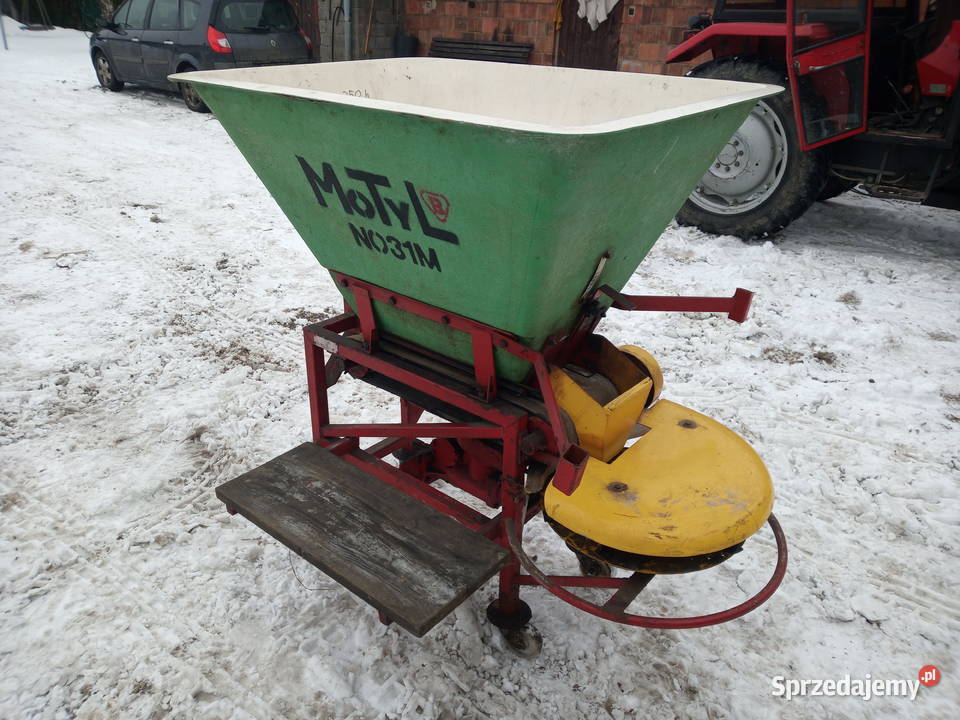 Rozsiewacz do nawozów i wapna MOTYL 400l nieuszkodzony Mykanów
