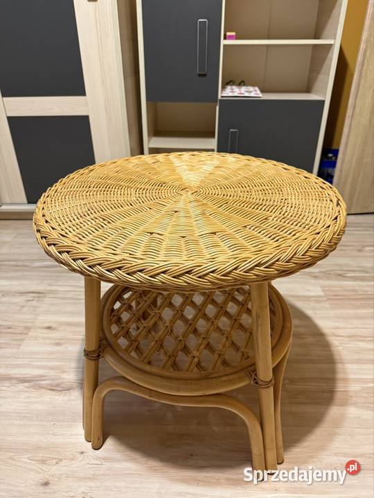 Stolik rattanowy z dolną półką