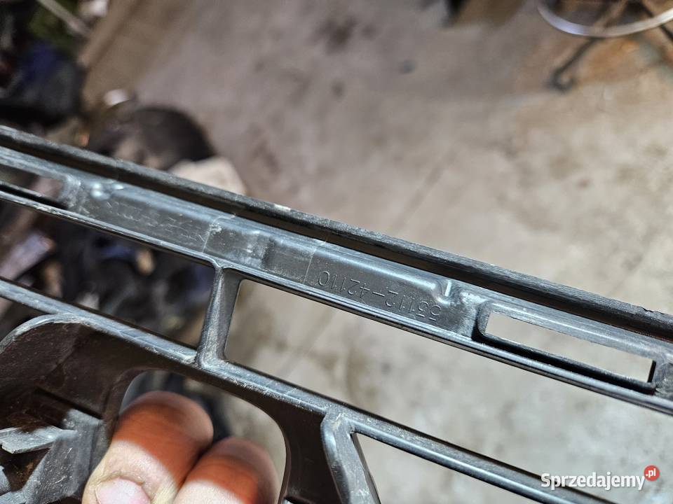 TOYOTA RAV4 IV KRATKA ŚRODKOWA ZDERZAKA PRZÓD Międzychód