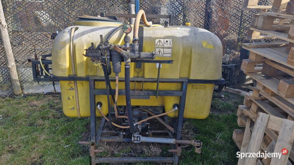 Opryskiwacz połowy 800litrow belka 15m plus Trzebnica