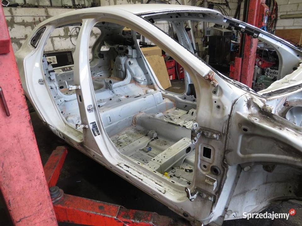 PRÓG SŁUPEK PRAWY BOK 61446 VOLVO V40 II