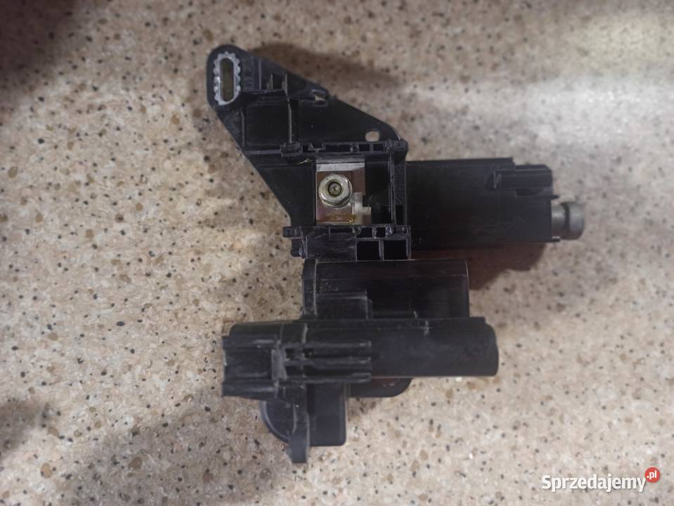 BMW F20 F30 ROZDZIELACZ PRĄDU 680670101 Skrzynki bezpieczników