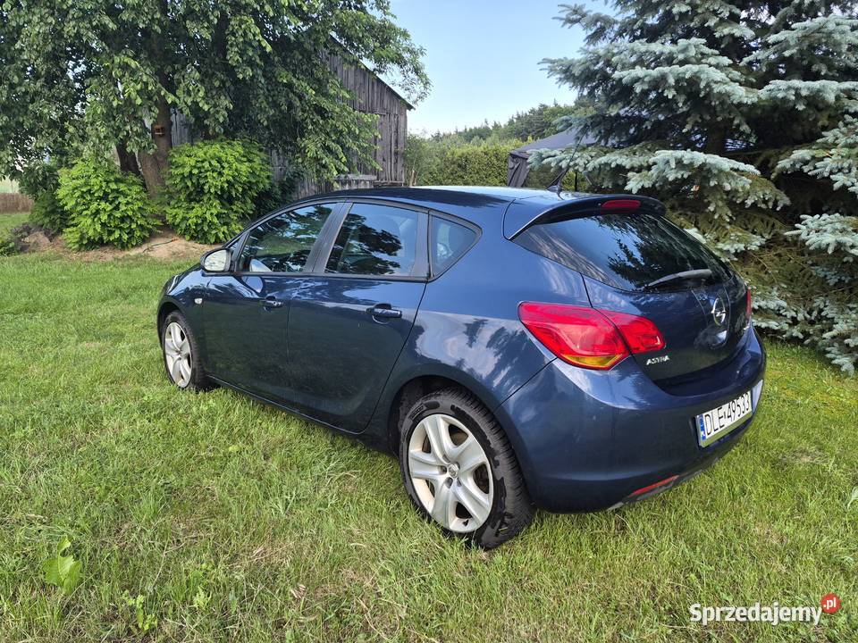 Opel Astra 14 Benzyna 2011 r Klimatyzacja Astra Miłoradzice