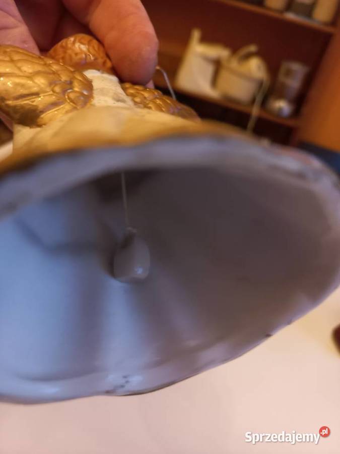 Figurka ceramiczna aniołek dzwonek Piastów