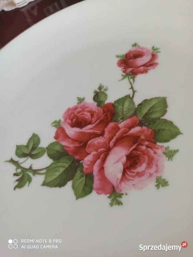 Patera z bordowymi różamiSygnatura Thomas190822 Gdańsk