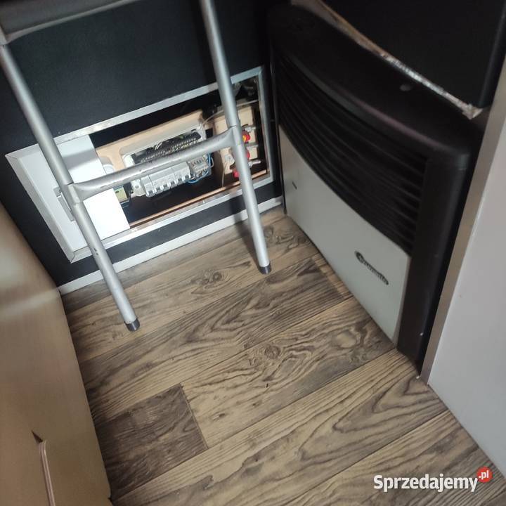 Kamper 4os zarejestrowany specjalny kempingowy Rok produkcji 2002 Kampery Świdnica