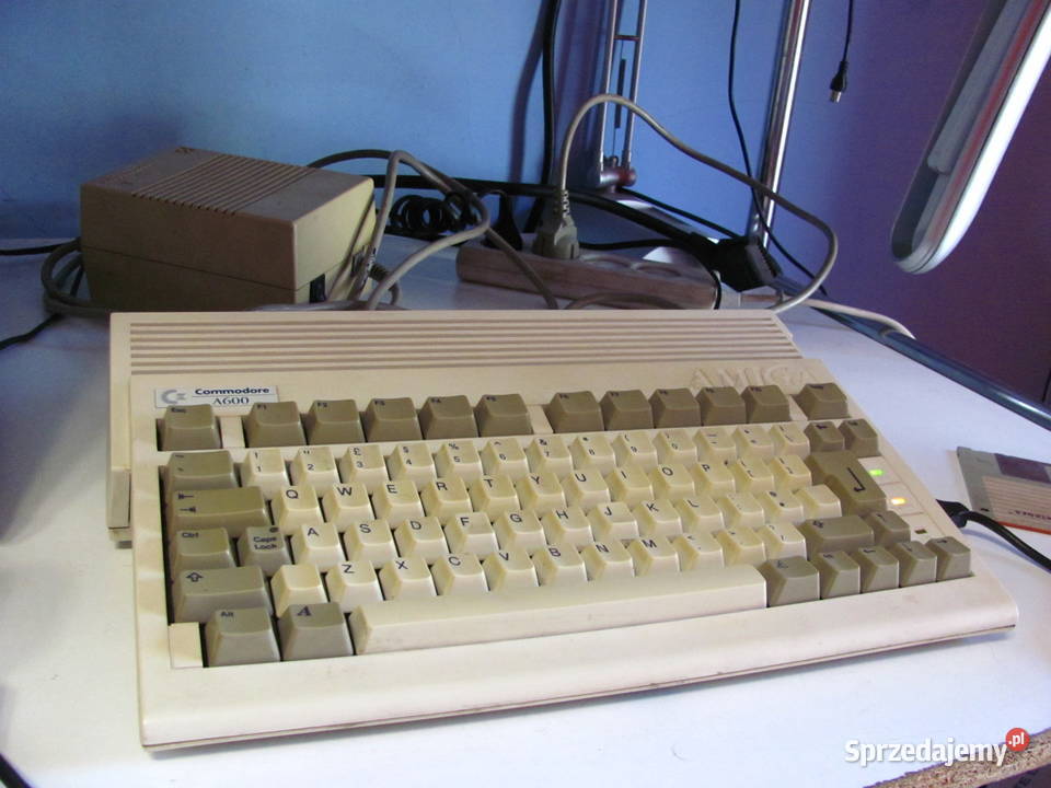 Komputer Amiga 600 z zasilaczem Łódź