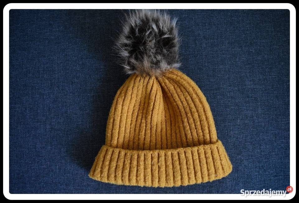 Zestaw ciepłych czapek damskich różne wzory i