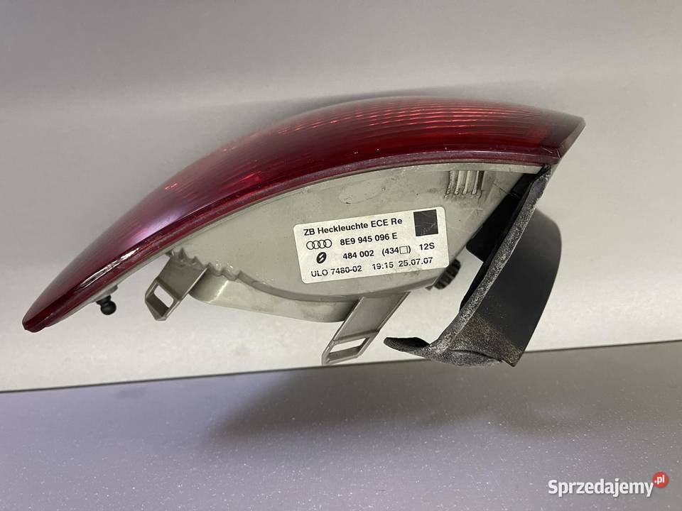 AUDI A4 KOMBI PRAWA LAMPA TYŁ 8E9945096E Ostroróg
