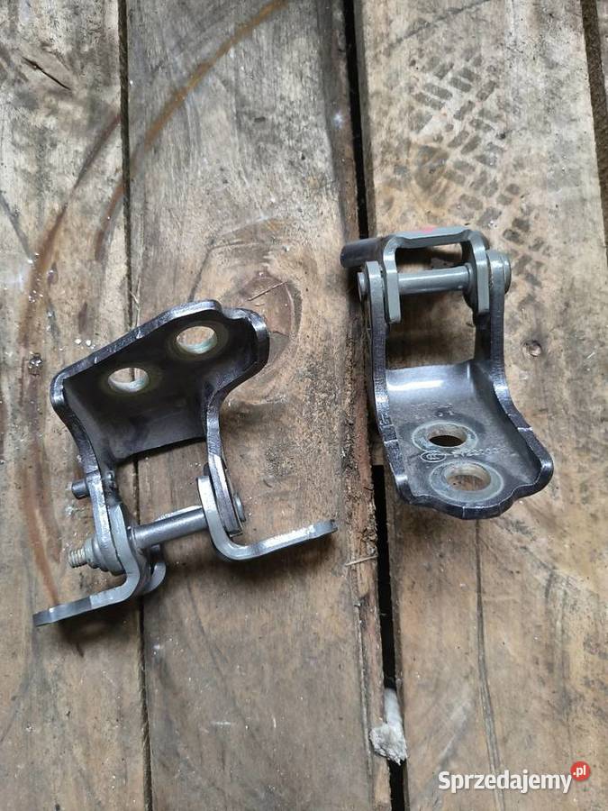 Zawias zawiasy drzwi lewe tył Captur II 2020 Rok produkcji 2020 Bolęcin
