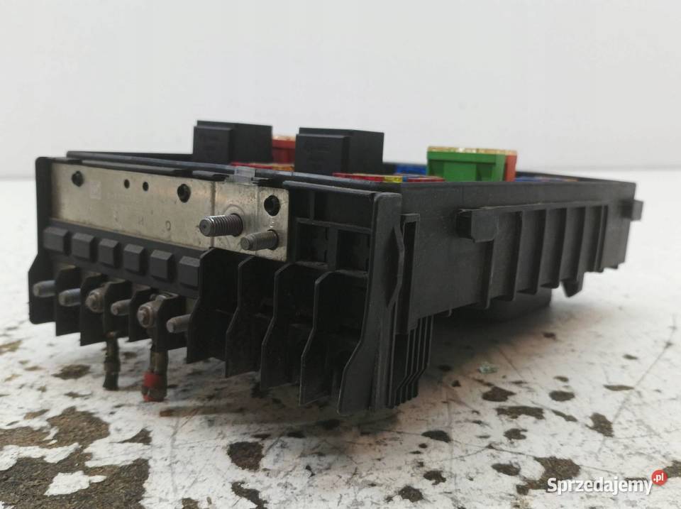 SKRZYNKA BEZPIECZNIKÓW 1K0937629A 1K0937118