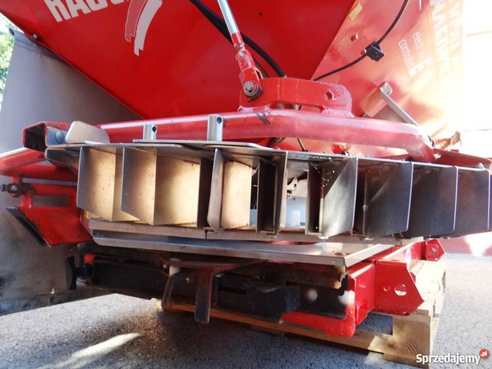Rozsiewacz nawozu RAUCH AXERA M 1102 38m 25t łódzkie Drzewoszki Wielkie