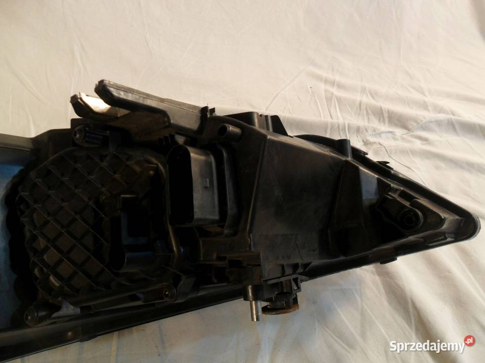Reflektor XENON Audi A1 8x 2012 lift prawa Rok produkcji 2012 Nowy Tomyśl