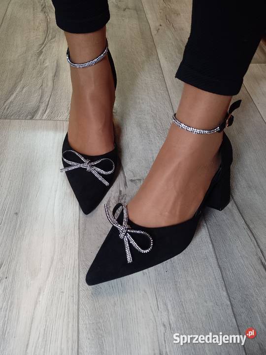 42 Czarne bogato zdobione czółenka wieczorowe z Kraków