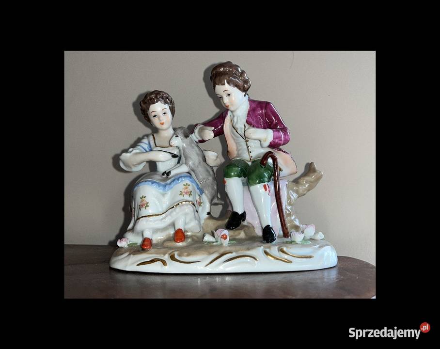 Figurka porcelanowa Pary Dworskiej z owieczką