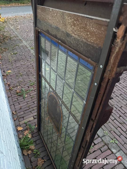 Stary kościelny witraż oprawiony w drewno z dolnośląskie Długopole-Zdrój