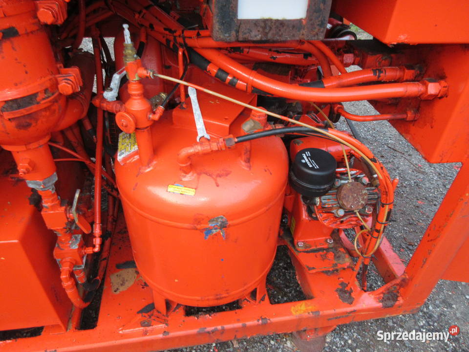 AGREGAT HYDRAULICZNO SPRĘŻARKOWY DESMI LISTER Rok produkcji 1990 Wąchock