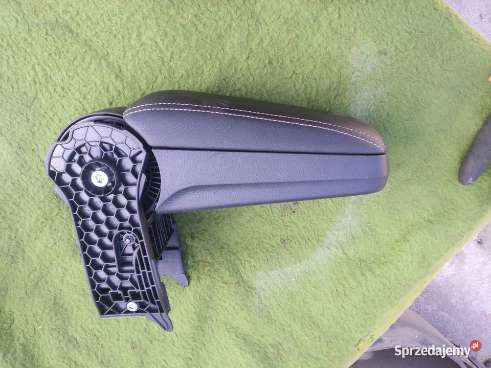 SKODA Rapid Podłokietnik 6V0864207R Dębno