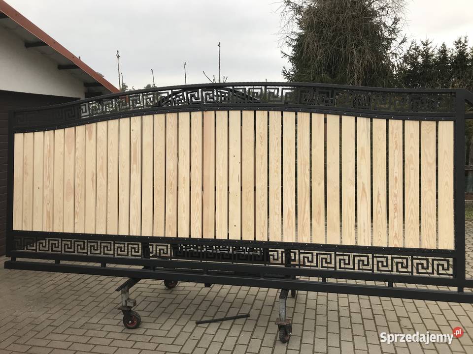 Brama wjazdowa przesuwna drewno metal kuta