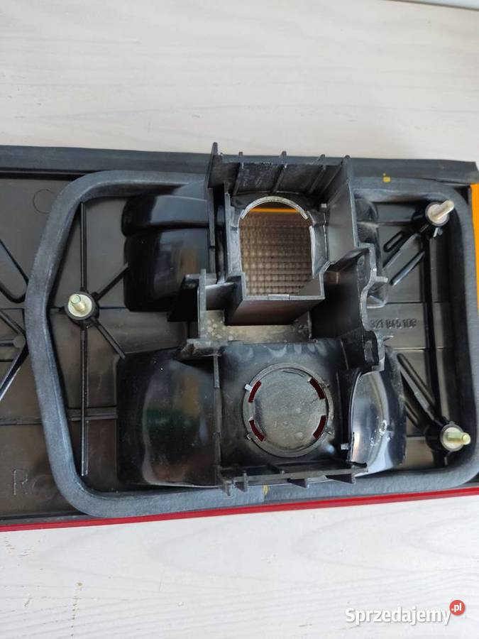 Lampa Hella tylna prawa VW Passat B2 32B opolskie