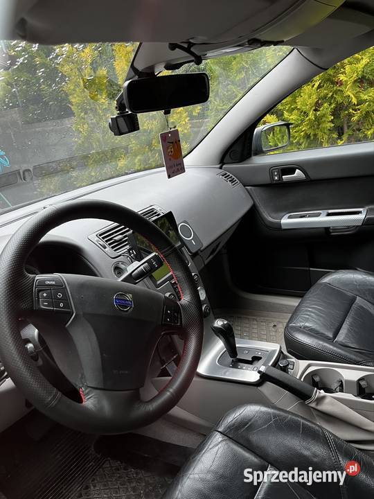 Volvo v50 z legendarnym silnikiem T5 skórzana tapicerka Śliwiny