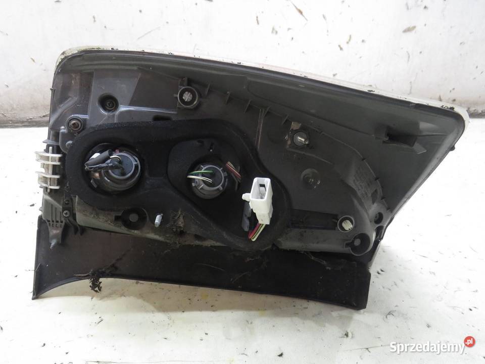 LAMPA PRAWY TYŁ TYLNA TOYOTA PRIUS 3 III sprzedam
