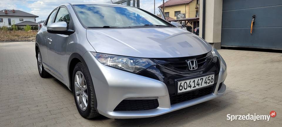 Bezwypadkowa serwis ASO super stan lakier metallic Warszawa
