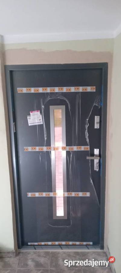 Drzwi zewnętrzne z montażem do bloku ręki