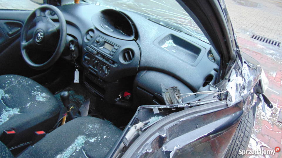 Bezpośrednio uszkodzona Toyota Yaris Hatchback mazowieckie Warszawa