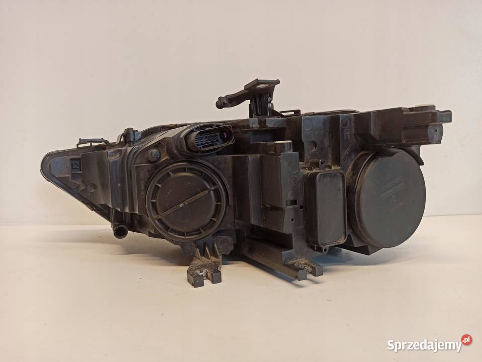 LAMPA PRAWY PRZÓD AUDI A4 B8 8K0941004M RHD osobowe Lampy przednie sprzedam