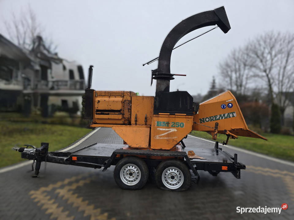 Rębak spalinowy na przyczepie NOREMAT BM250 Baliki