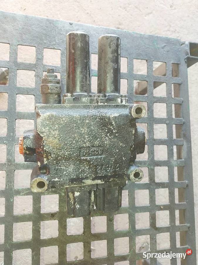 Rozdzielacz hydrauliczny 2 sekcyjny na linki Krzywda