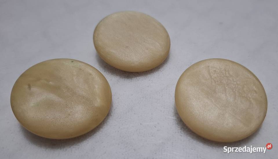 Guziki na stopce vintage kremowe 40x10mm 3 Guzik Czeladź