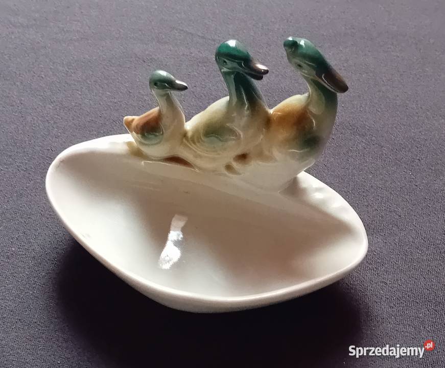 Secesyjna opielniczka przybornik z figurkami wielkopolskie Koźminek