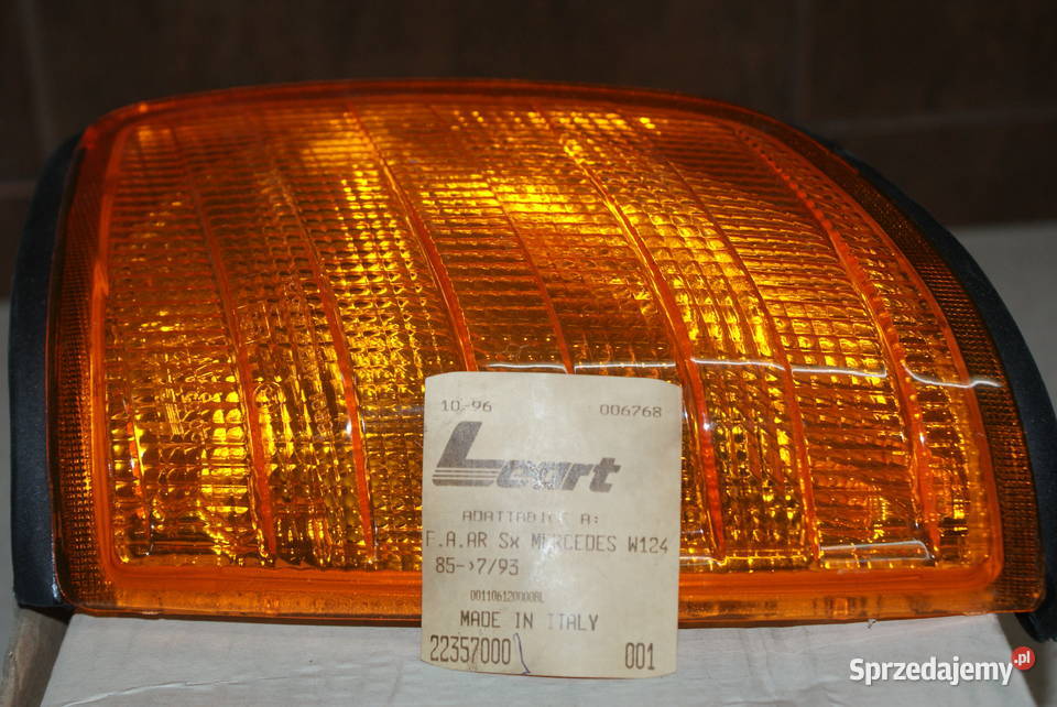 KIERUNEK PRZEDN PRAWY POMARAŃCZOWY MERCEDES 124 osobowe Białobrzegi sprzedam