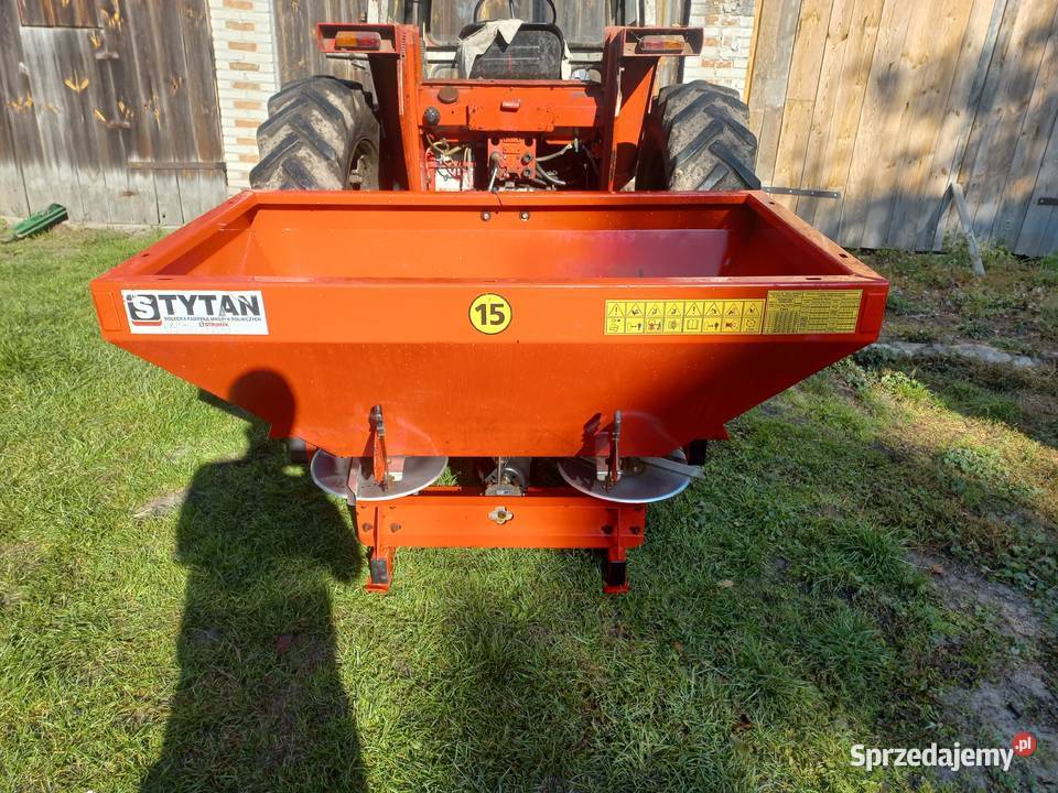 Rozsiewacz nawozów do nawozu Strumyk Tytan 600L Zamość