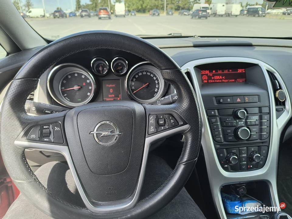 Opel astra j 2010 16 180 turbo mały przebieg tempomat świętokrzyskie