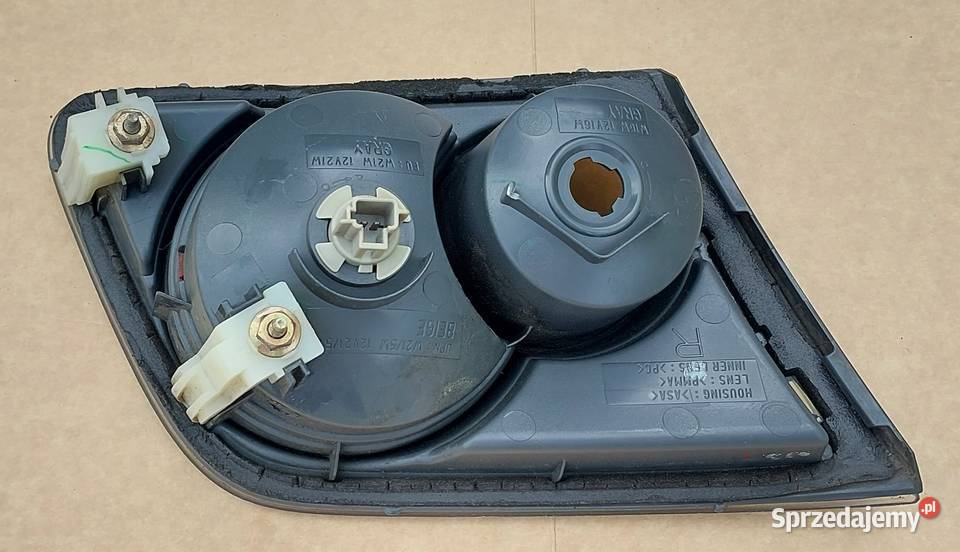 LAMPA W KLAPĘ PRAWA TYŁ TYLNA MAZDA 6 GG Mielęcin sprzedam