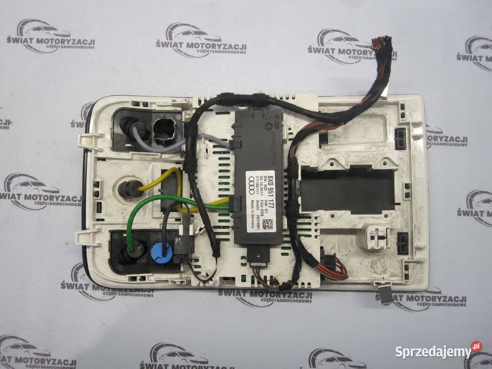 AUDI A1 SLINE 12r lampka podsufitki 8X0951177 sprzedam
