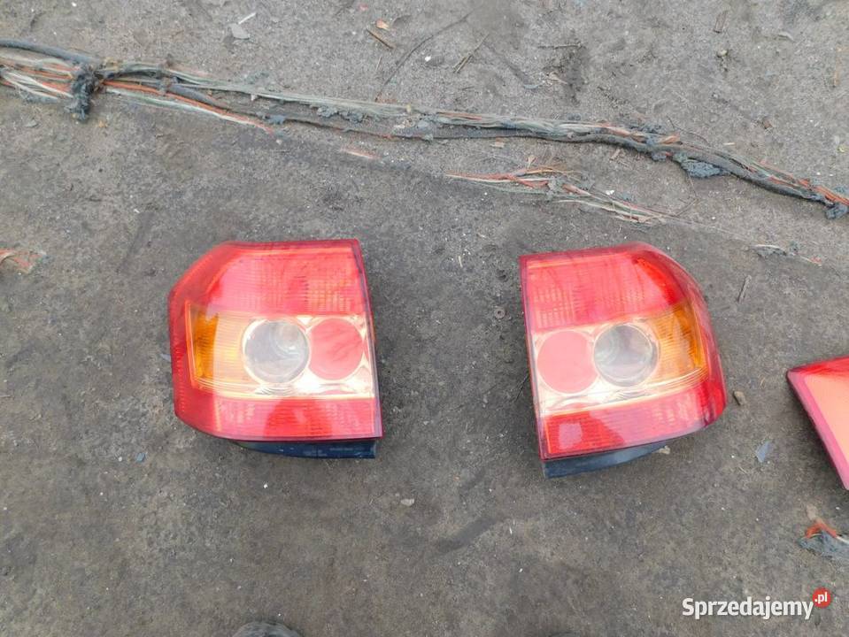 toyota corolla lampa prawa WYSYŁKA Pozostałe