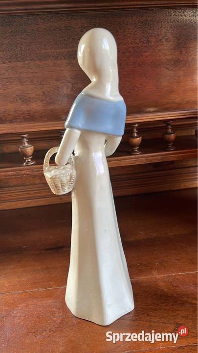 Figurka dziewczyny koszykiem Bez sygnatury Wys