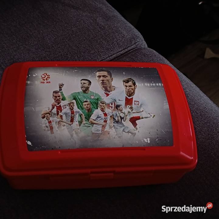czerwony lunchbox z grafiką przedstawiającą wielkopolskie