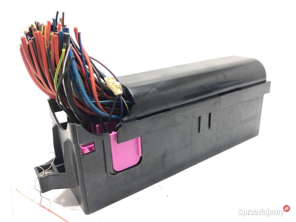 SKRZYNKA BEZPIECZNIKÓW SKODA RAPID Hatchback 12 Skrzynki bezpieczników podkarpackie