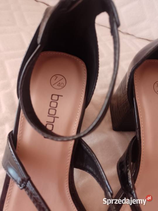 40 Boohoo Czarne teksturowane sandałki małopolskie