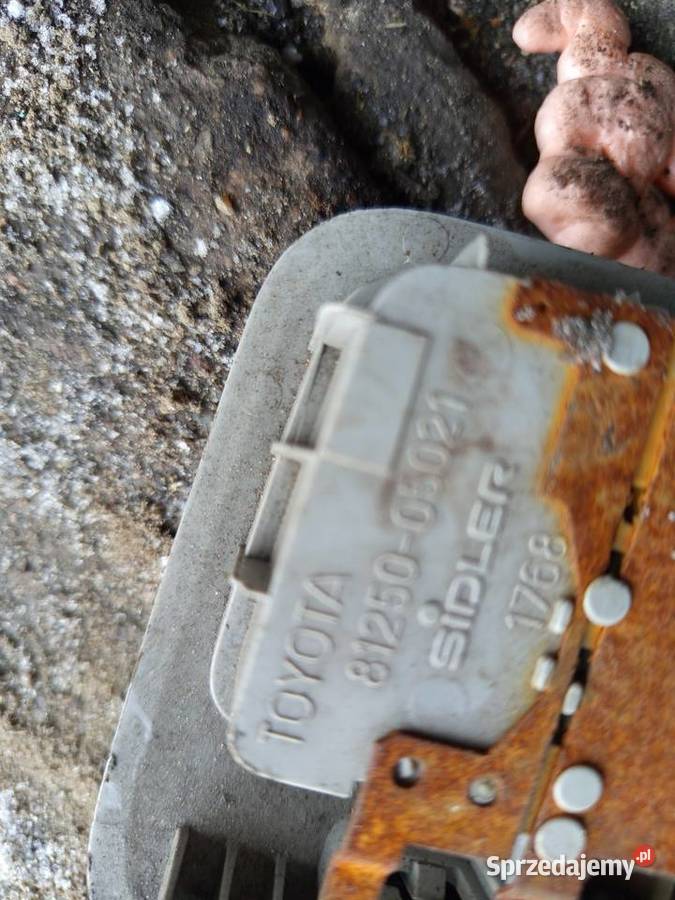 Lampka kabiny do Toyota Avensis T25 osobowe łódzkie Łask